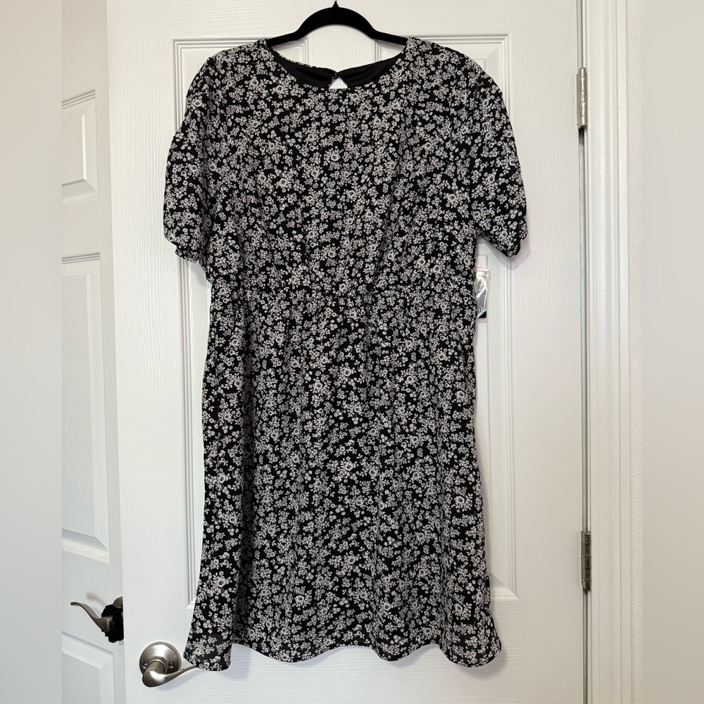 TORRID BLACK & WHITE FLORAL DRESS